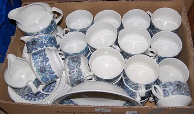 Lot 477 - Box - mixed tea / dinner wares to include...