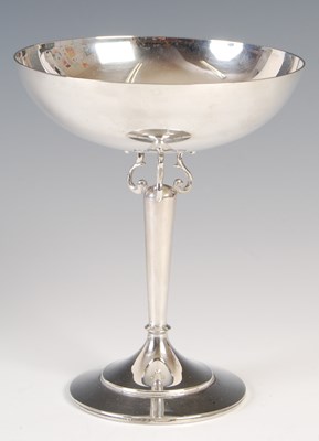 Lot 326 - A George V silver champagne cup, Birmingham,...