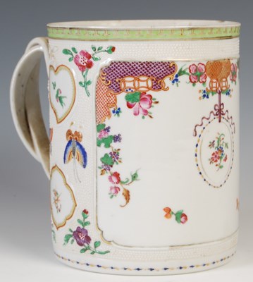 Lot 507 - A Chinese porcelain famille rose tankard, Qing...