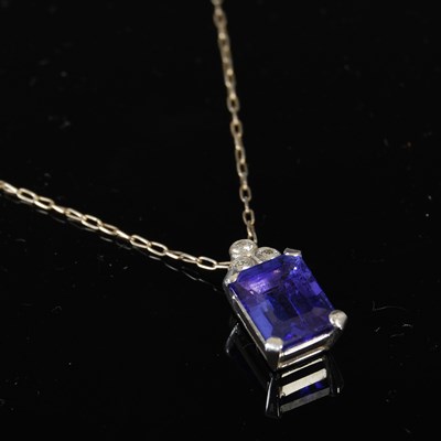 Lot 446 - An 18ct white gold tanzanite and diamond...