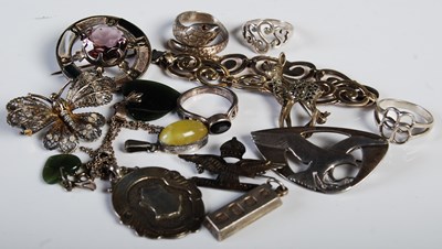 Lot 48 - A collection of assorted silver and white...