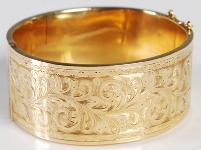 Lot 47 - An 18ct gold hinged bangle, one half with...