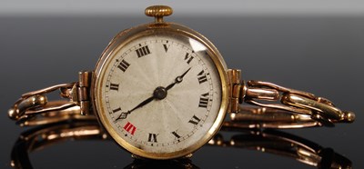 Lot 53 - A vintage 9ct gold cased ladies' wristwatch,...