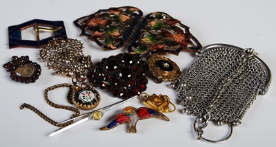 Lot 66 - A collection of assorted costume jewellery to...