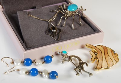 Lot 177 - A collection of assorted jewellery to include...