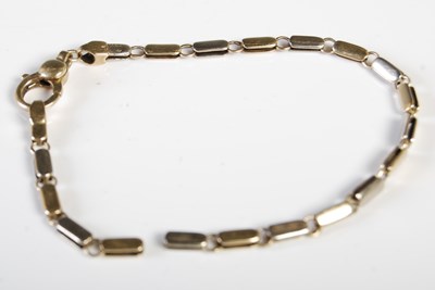 Lot 190 - A yellow metal part necklace stamped "375",...