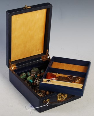 Lot 319 - A jewellery box containing assorted costume...