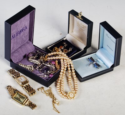 Lot 321 - A box of assorted costume jewellery,...