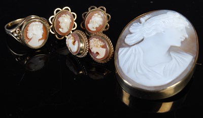 Lot 211 - A collection of cameo set jewellery to include...