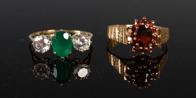 Lot 235 - A 9ct gold and garnet cluster ring, size Q,...