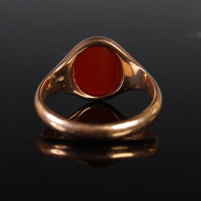 Lot 199 - A 9ct gold signet ring with carnelian insert,...