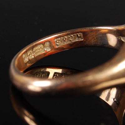 Lot 199 - A 9ct gold signet ring with carnelian insert,...