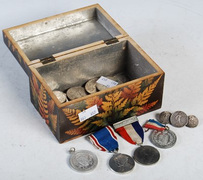 Lot 260 - A fern decorated treen box containing a...