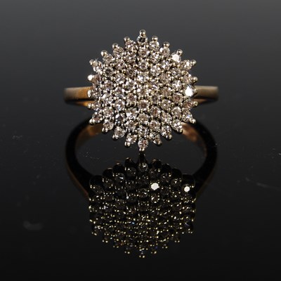 Lot 291 - A 9ct gold and diamond chip cocktail ring,...