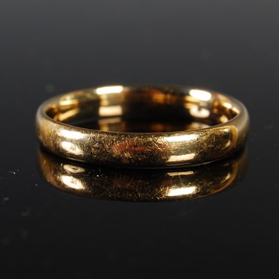 Lot 292 - An 18ct gold wedding ring, size S, 3.7 grams.