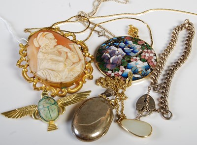 Lot 306 - A collection of assorted jewellery to include...