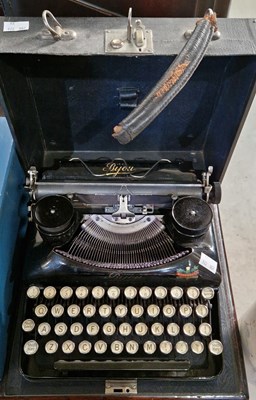 Lot 463 - A vintage Bijou typewriter.