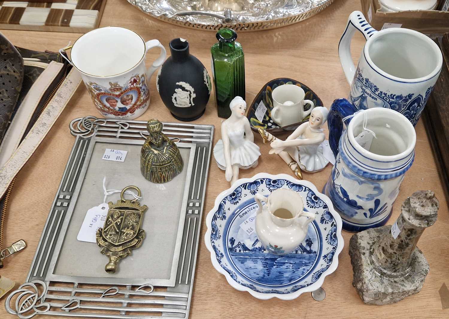 Lot 516 - A collection of assorted items to include