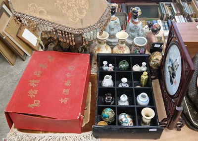 Lot 518 - A collection of Chinese wares to include boxed...