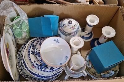 Lot 591 - A box of assorted ceramics to include a...