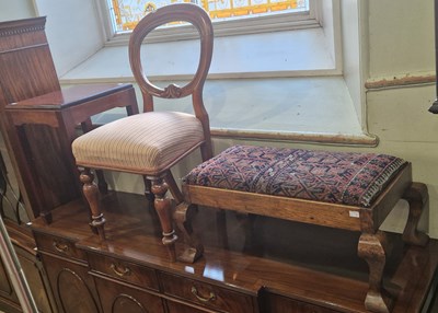 Lot 724 - A group of furniture to include a carpet...