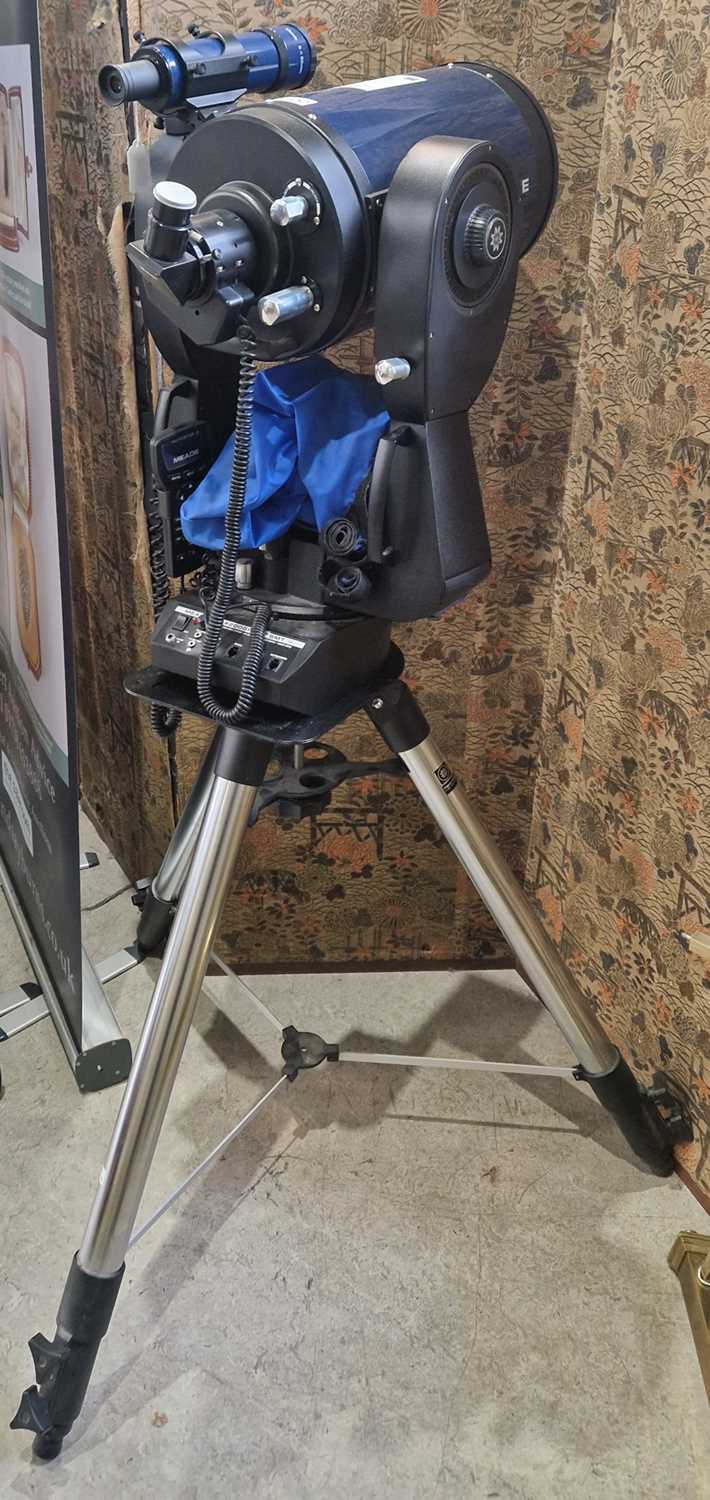 Lot 918 - A Meade LX 200GPS SMT telescope on tripod stand.