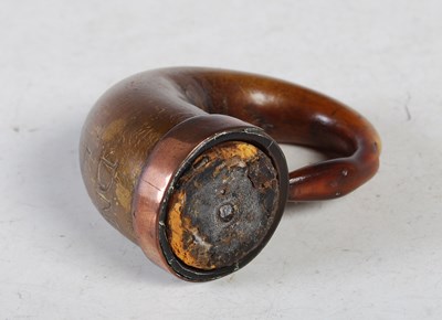 Lot 388 - A late 18th century Scottish curly horn snuff...