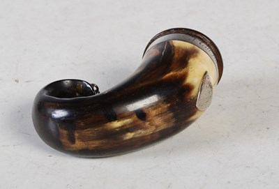 Lot 252 - A small 19th century Scottish curly horn snuff...