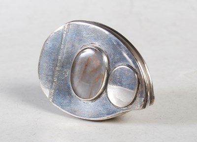 Lot 255 - A late 18th century cowrie shell snuff box,...