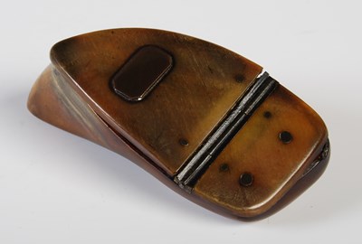 Lot 387 - A 19th century Scottish deer's hoof snuff box,...