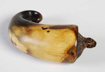 Lot 303 - A late 18th century Scottish curly horn snuff...