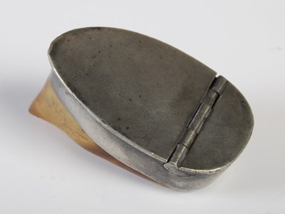 Lot 248 - A 19th century Scottish deer's hoof snuff box,...