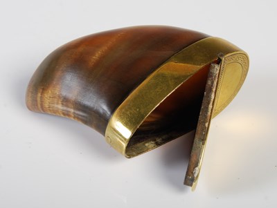 Lot 365 - A late 18th century Scottish deer's hoof snuff...