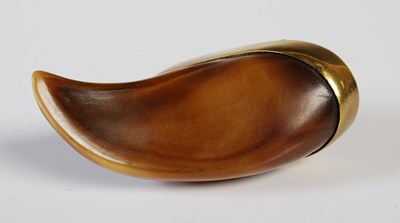 Lot 365 - A late 18th century Scottish deer's hoof snuff...