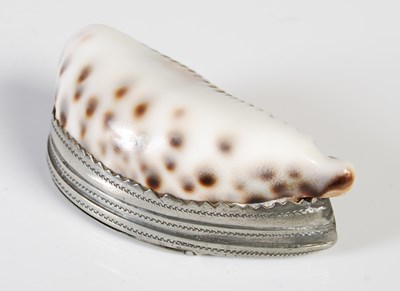 Lot 266 - A late 18th century cowrie shell snuff box,...