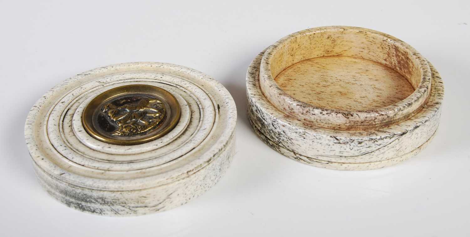 Lot 369 - An early 19th century bone circular snuff