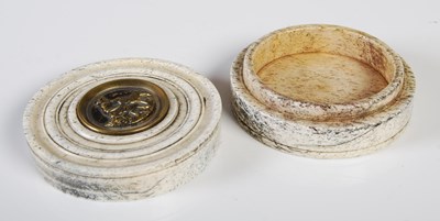 Lot 369 - An early 19th century bone circular snuff box,...