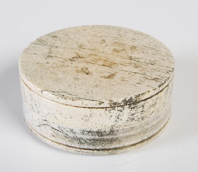 Lot 369 - An early 19th century bone circular snuff box,...