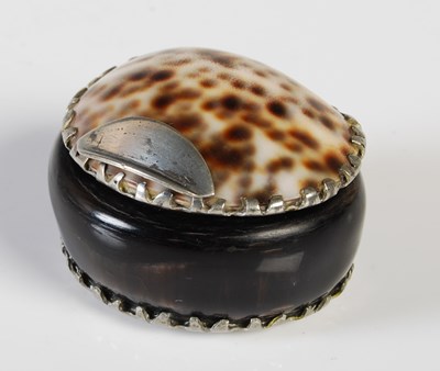 Lot 352 - A small late 18th century rounded horn snuff...