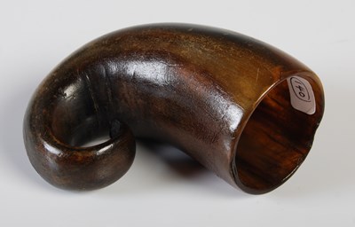 Lot 295 - A 19th century Scottish curly horn snuff mull,...