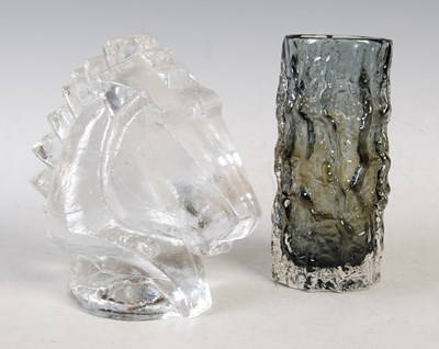 Lot 30 - Two pieces of 20th century glass to include a...