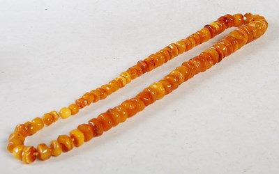 Lot 38 - A graduated amber disc bead necklace, gross...