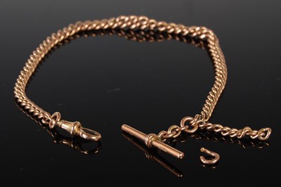 Lot 42 - A 9ct gold graduated Albert chain with T-bar...