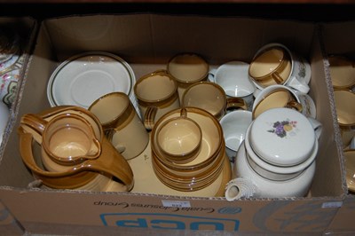 Lot 532 - Two boxes of mixed tea ware to include...