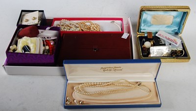 Lot 82 - A box of assorted costume jewellery.