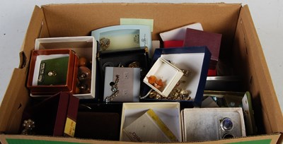 Lot 84 - A box of assorted costume jewellery, earrings...