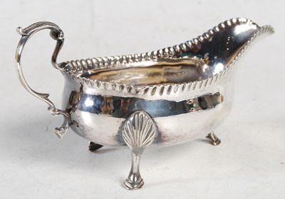 Lot 102 - A London silver sauce boat, 4 troy oz.