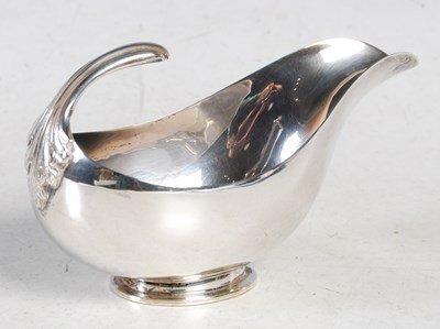 Lot 110 - A Birmingham silver sauce boat, 6.2 troy oz.