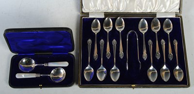 Lot 123 - A cased set of twelve Sheffield silver...