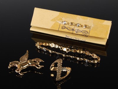 Lot 164 - A group of gold to include a 9ct gold scarf...